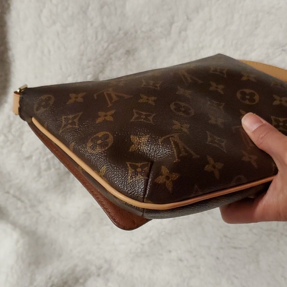 Lv Shoulder Bag - Picture 4 of 16